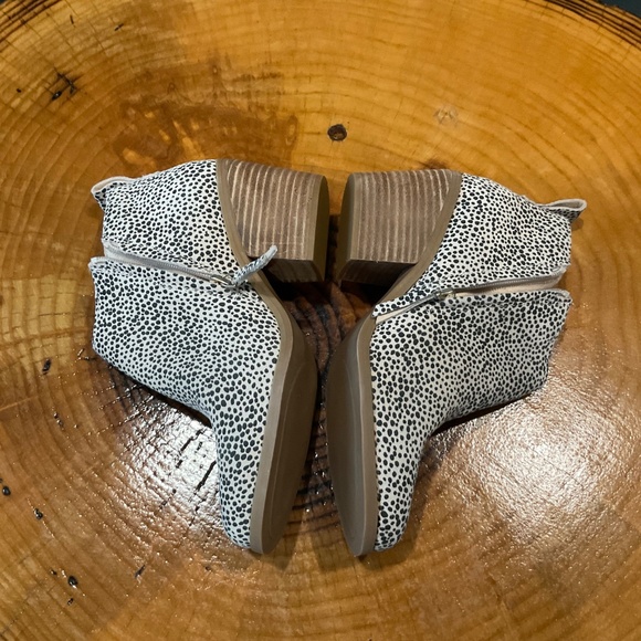 TOMS Women's Lea Cheetah Cut-Outs Zippered Casual Ankle Boots Women’s Si… - Picture 3 of 13